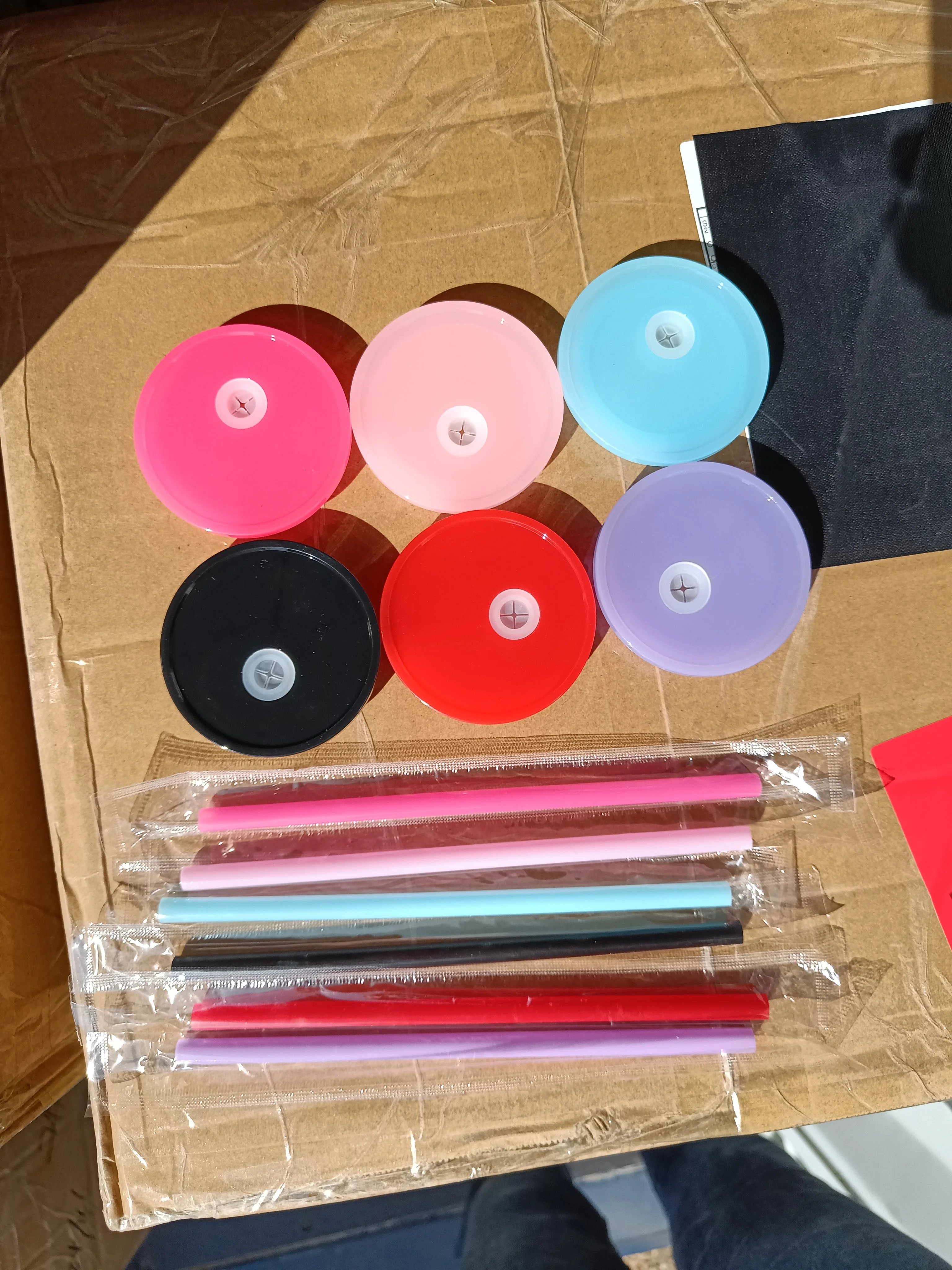 Coloured lids and straws for 16oz cola cans - Image 3